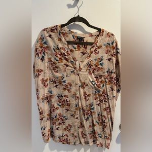 Torrid size 3 capped sleeve blouse